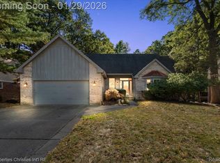 6835 High Ridge Rd, West Bloomfield, MI 48324