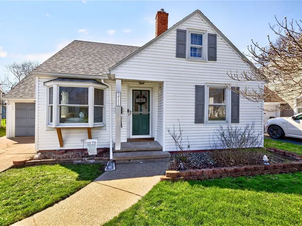 211 Cabot Rd, Rochester, NY 14626