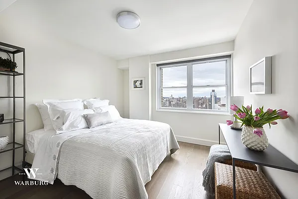 Sold by Warburg | media 26