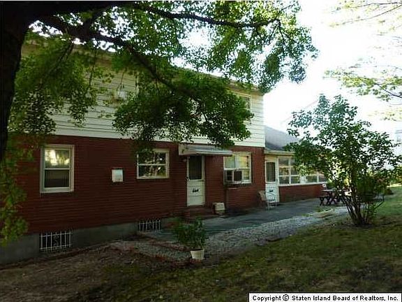 3rd image of 139 Roosevelt Ave