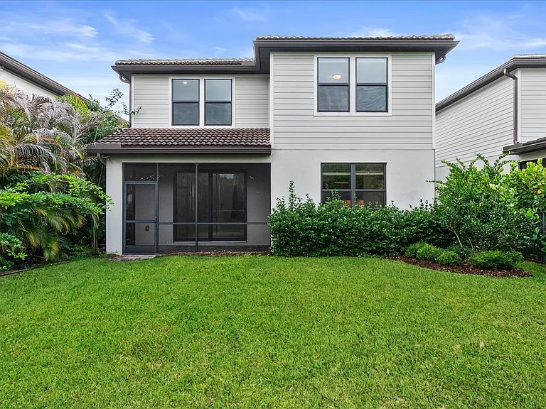 640 SE Monet Dr — Photo 21