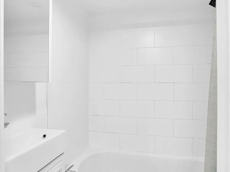 15 Thorburn Ave #B03 — Photo 4