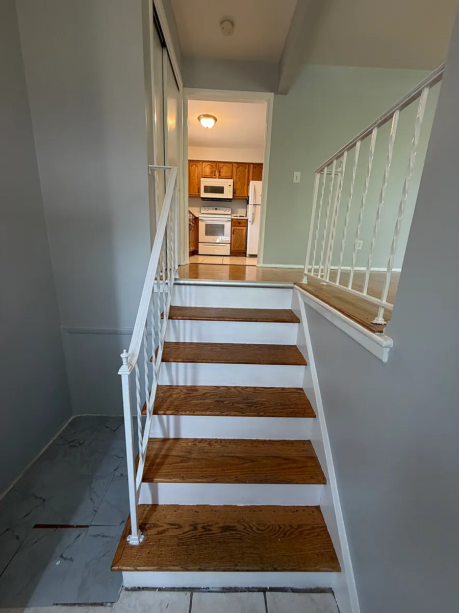 Building Photo - 333 Sycamore St #2