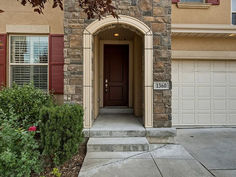 1360 E Foxmont Ln — Photo 2