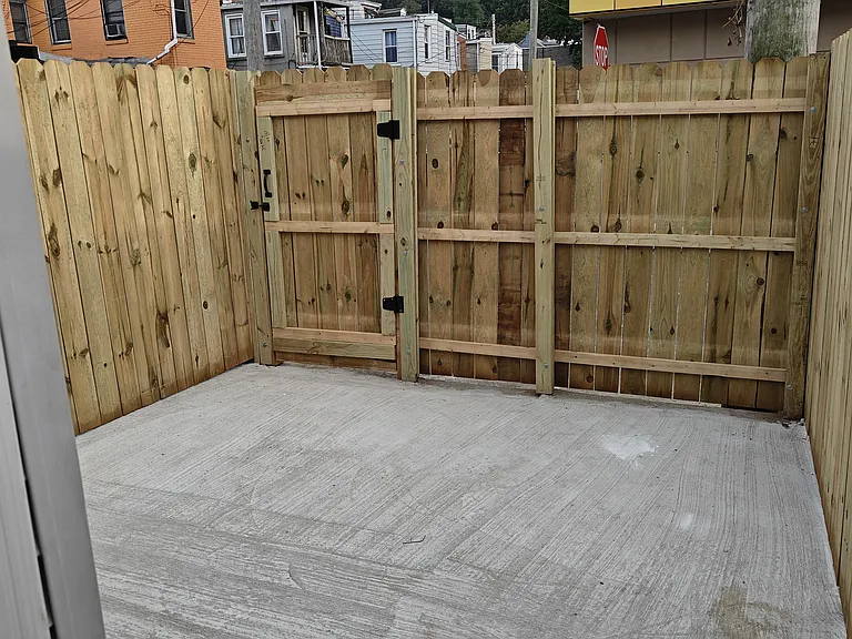 Spruce St — Photo 9