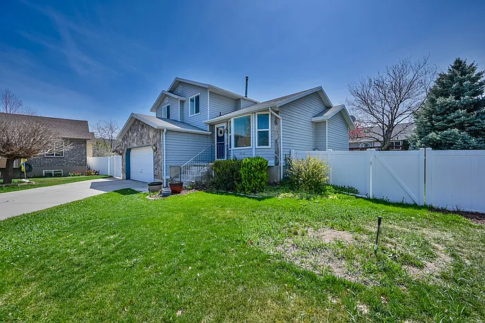 1045 W Ranch Park Dr — Photo 3