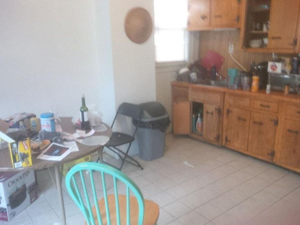 2nd image of 318 York Way