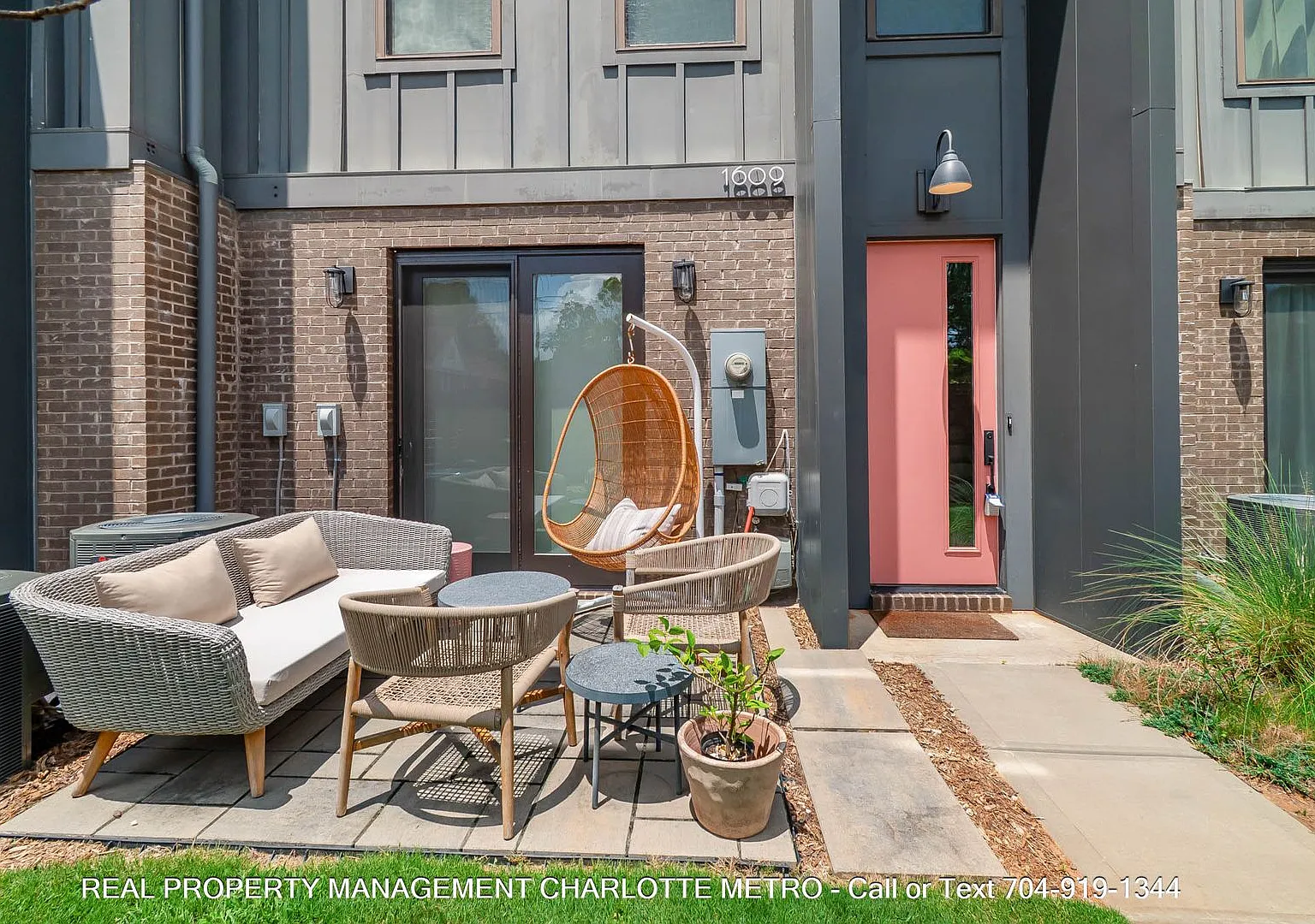 3 Bedroom Modern Luxury Living in the Heart of Villa Heights — Photo 4