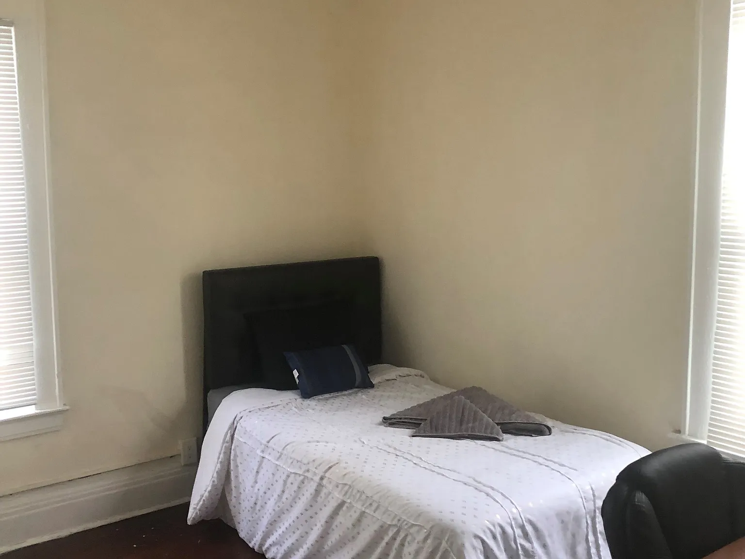 1524 East Genesee St - Apt 2 Rm 1 — Photo 4