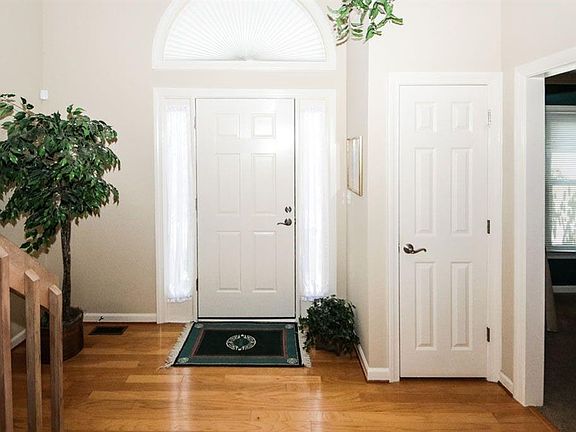3rd image of 2670 Hill Gate Ct