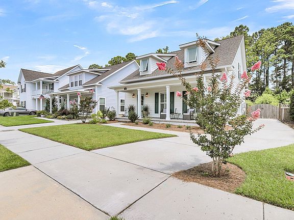 3rd image of 1710 Sparkleberry Ln
