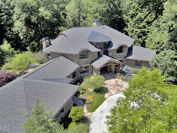 2nd image of 4025 Forest Acres Dr