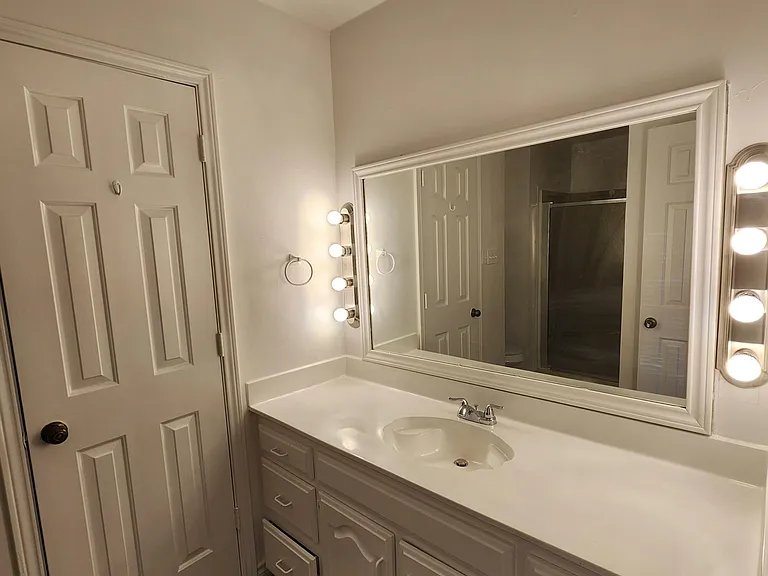 429 Benjamin St — Photo 14