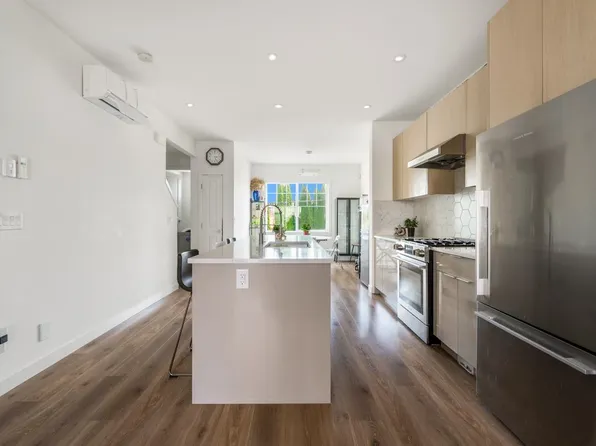 7780 Bridge St #8, Richmond, BC V6Y 2S7