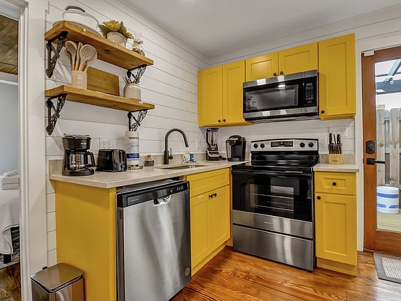 5th image of 1311 Lincoln St #B