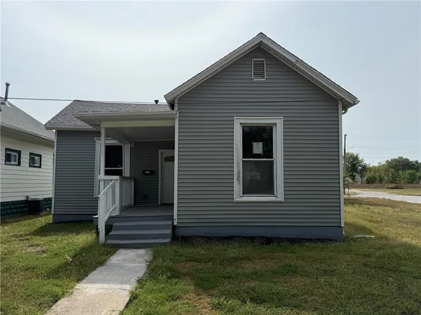 2221 Charleston Ave, Mattoon, IL 61938