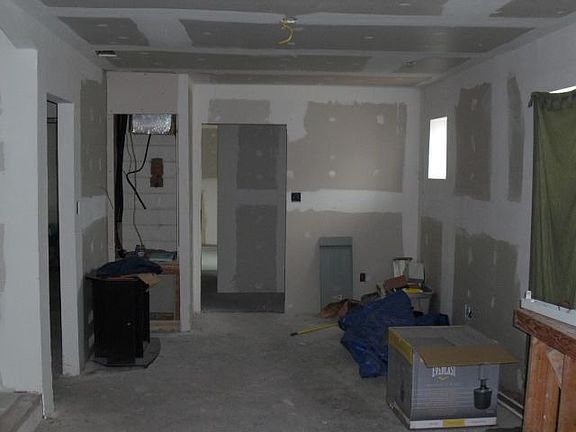 5th image of 821 N 2nd 1/2 St
