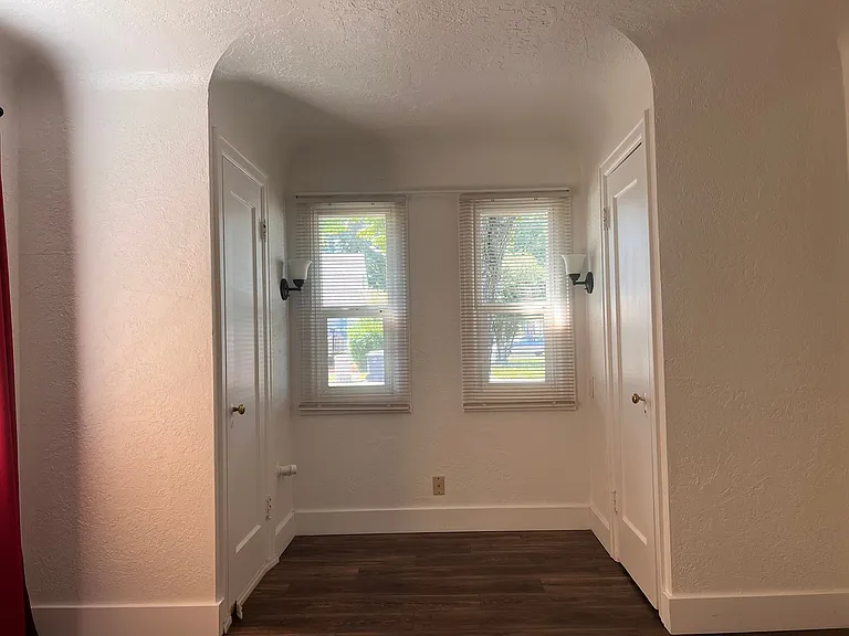 555 W Grant St — Photo 7