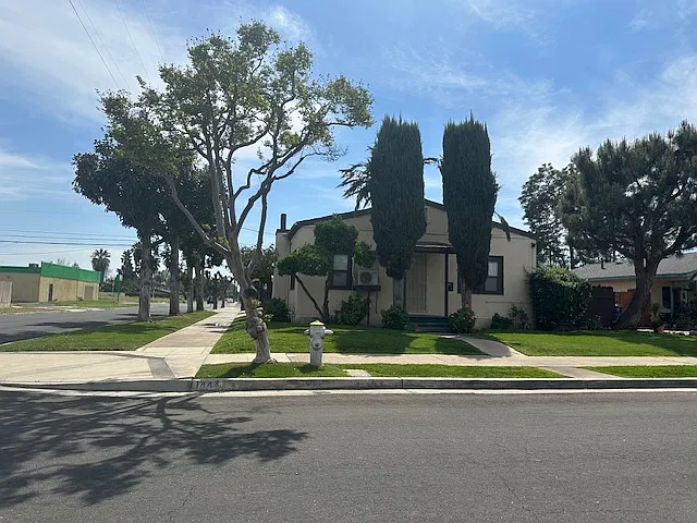 2 bed, 1200 sqft, $1,800 — Photo 2