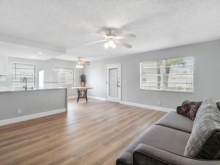 283 Normandy Ln #F — Photo 10