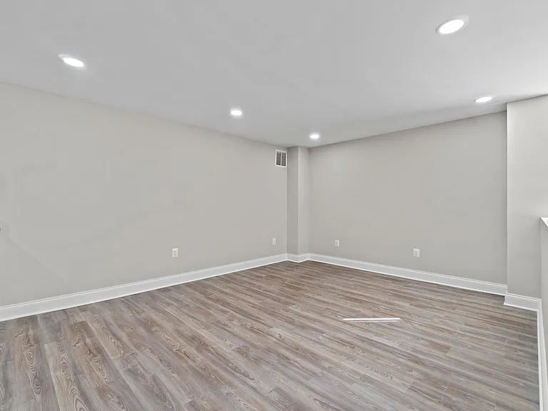 Westchester Tower Apartments — Photo 15