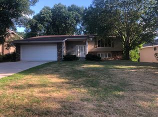 9695 Buckingham Dr, Eden Prairie, MN 55347