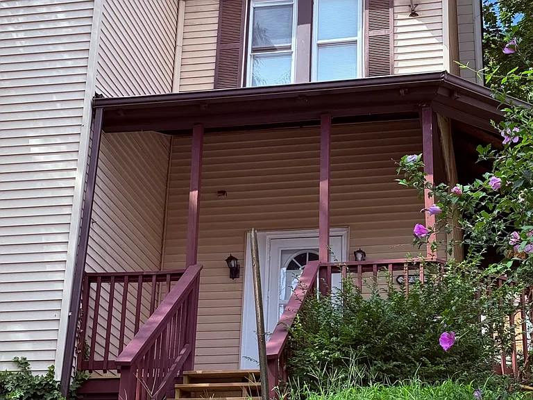 738 Chartiers Ave — Photo 3
