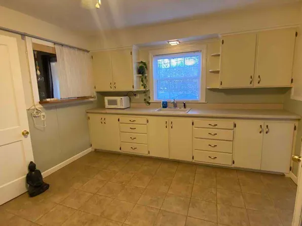 152 Northampton St, Easthampton, MA 01027