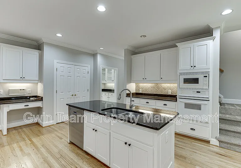 9345 Riverclub Pkwy — Photo 18