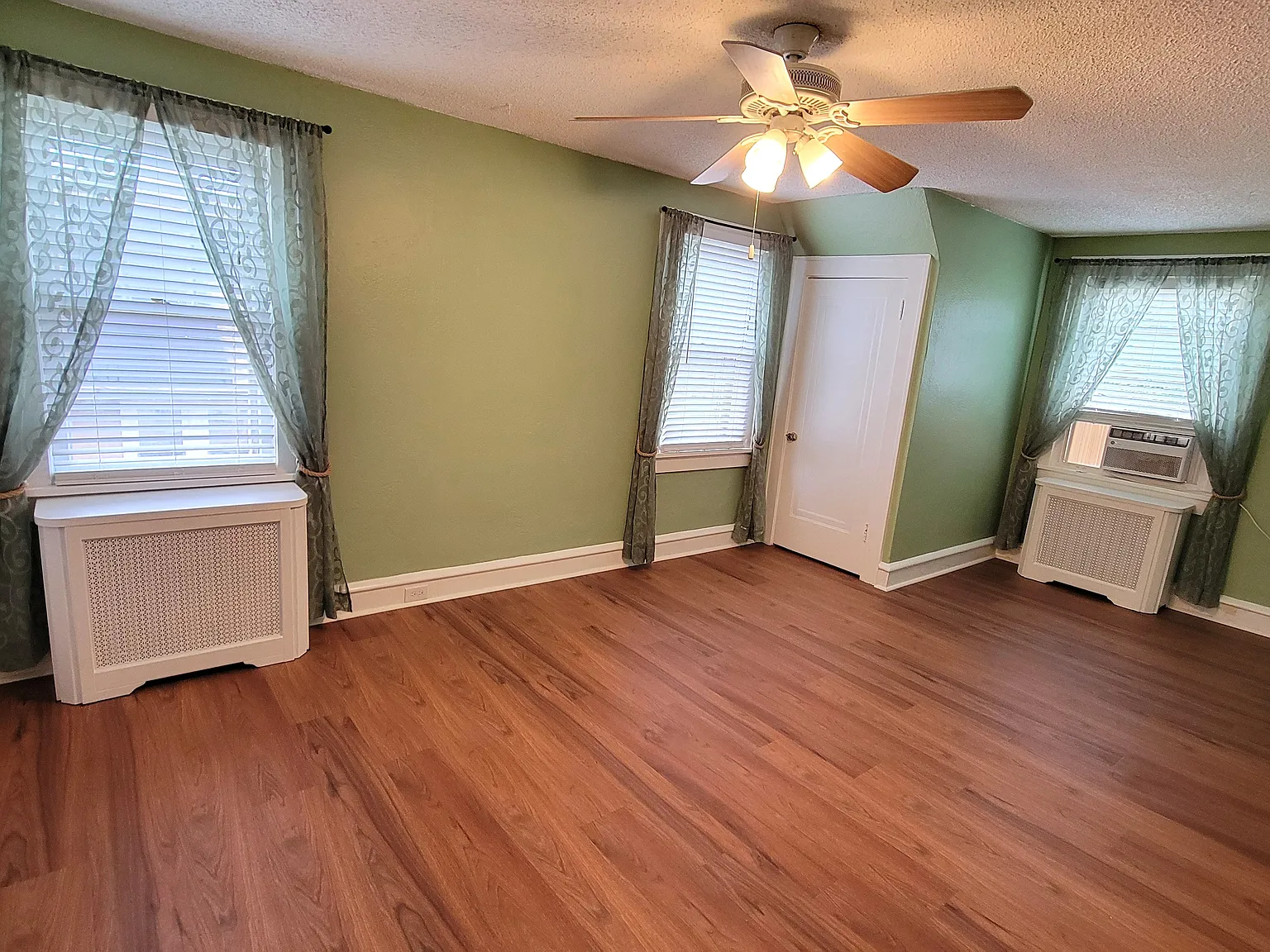 2 bed, 1288 sqft, $2,480 — Photo 3