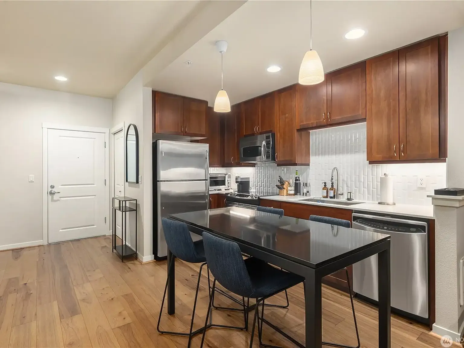 1 bed, 759 sqft, $2,950 — Photo 4