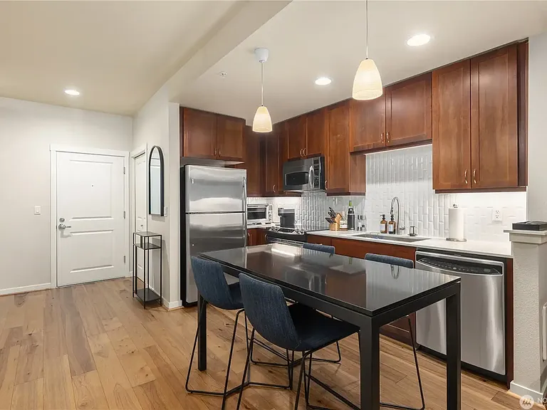 16141 Cleveland St #401 — Photo 4