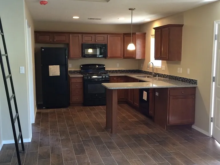 413 Harvard Dr SE #C — Photo 1