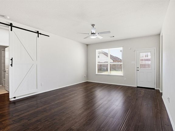 3rd image of 521 Waterside Ridge Ln