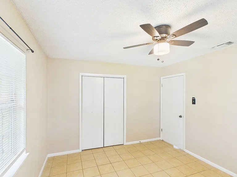 328 Glenmoor Dr — Photo 17