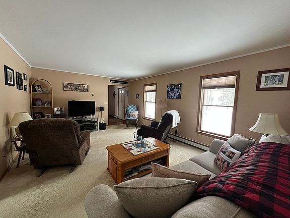 3rd image of 1 Rivers Edge Dr