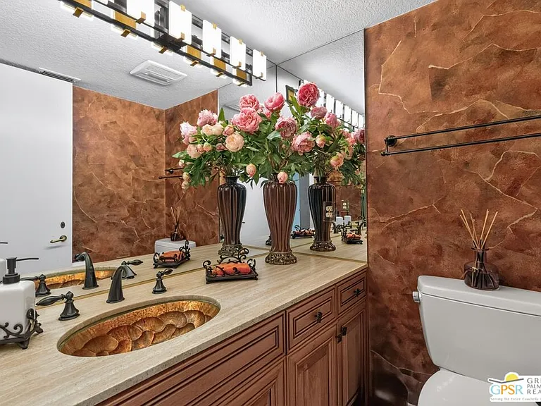 216 Kavenish Dr — Photo 27