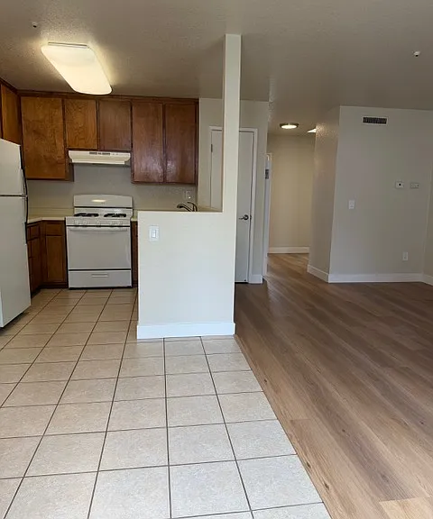 North Dutton Place Apartments — Photo 17