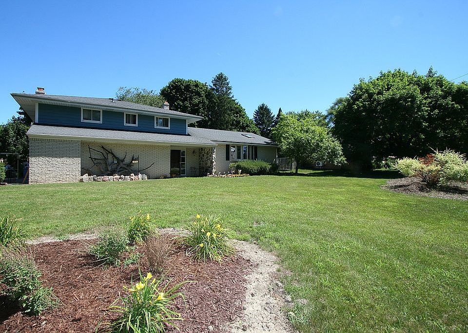 550 Laguna Ct, Wolverine Lake, MI 48390 Zillow