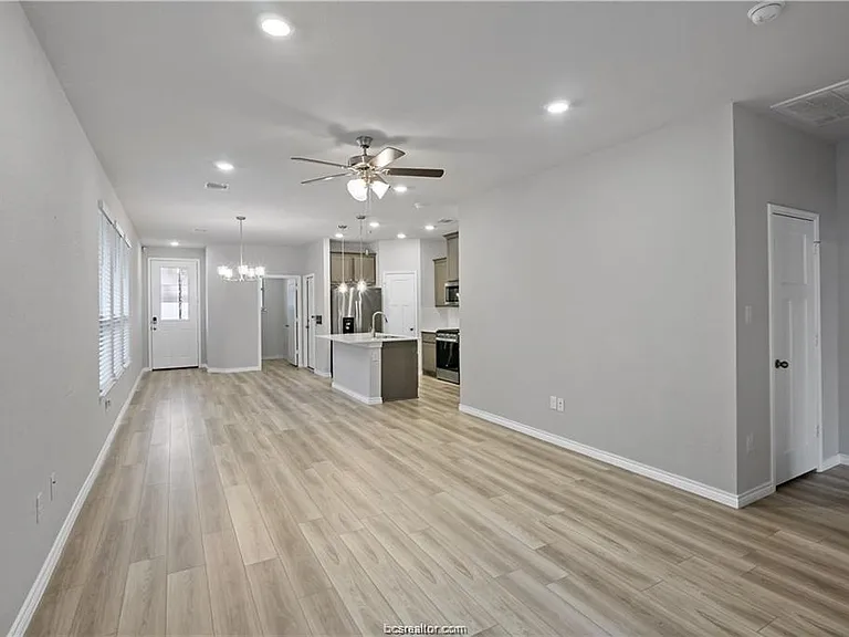 827 Mineral Wells Ln — Photo 7