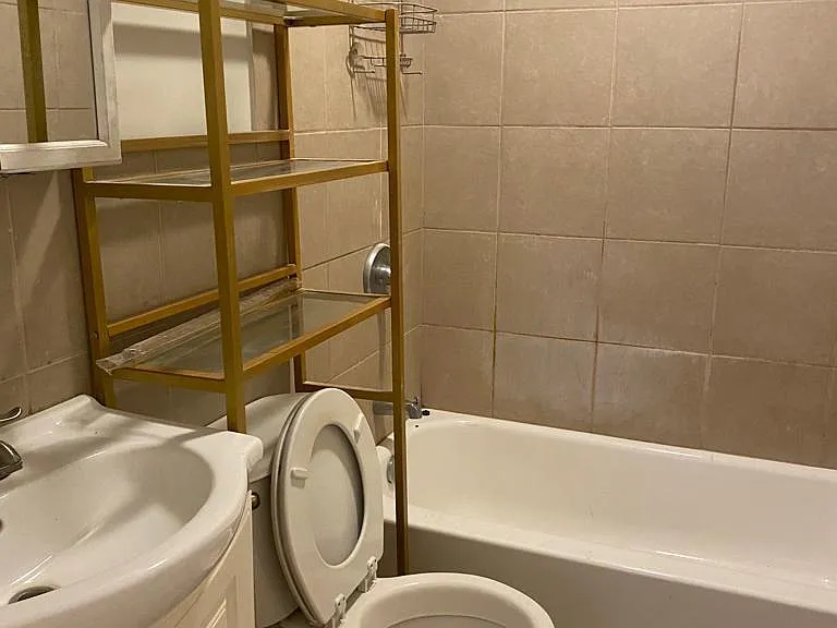 2551 N Marshfield Ave #1 — Photo 2