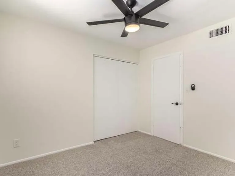 1227 E Campus Dr — Photo 10
