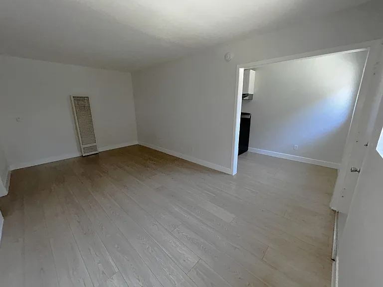 3079 - 1635-41 N. Normandie Ave - 33 — Photo 3
