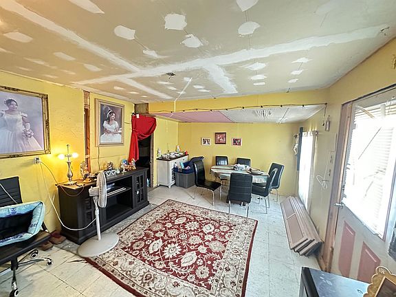3rd image of 517 E San Carlos St