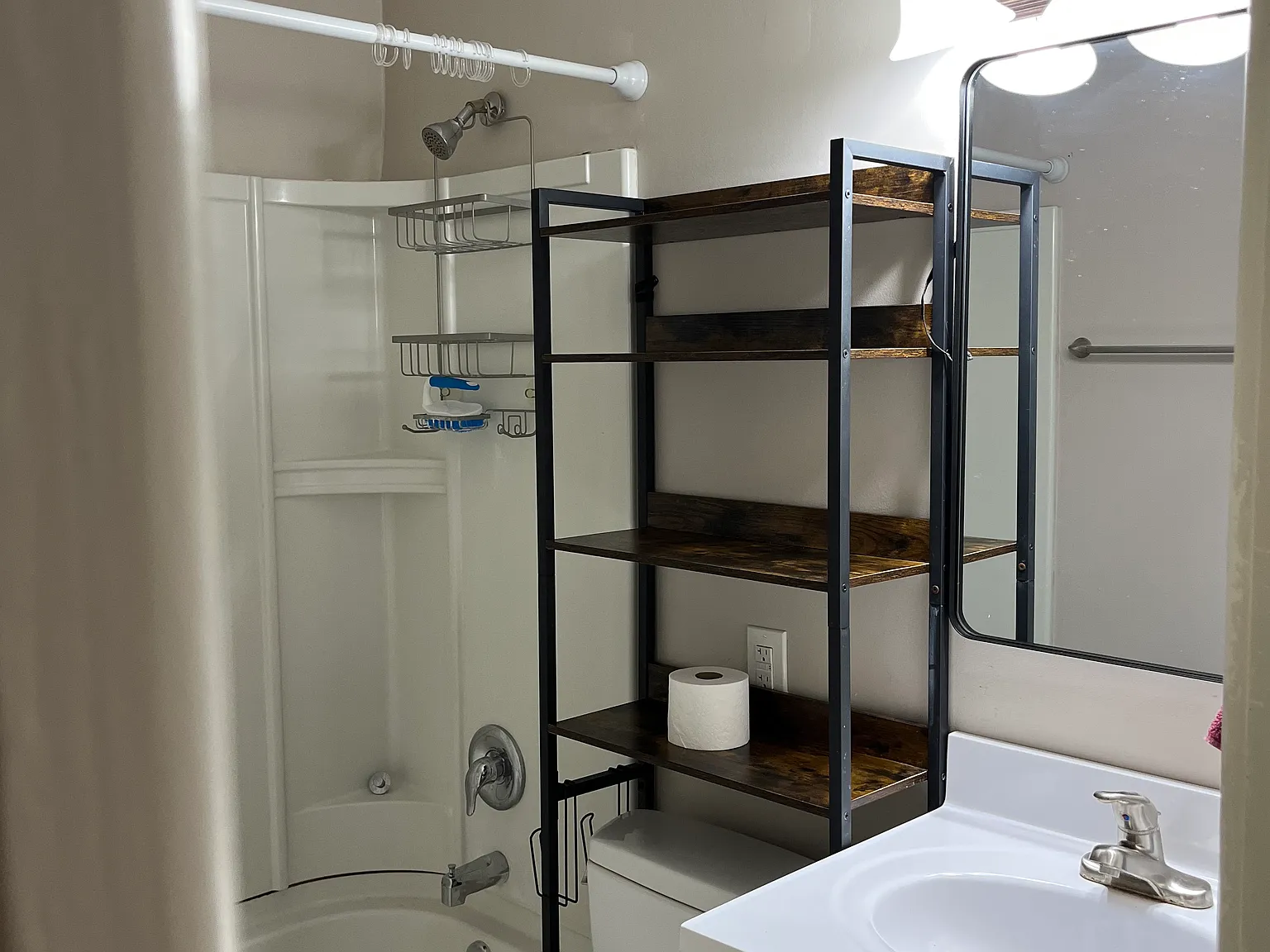 3 bed, 1.5 bath, 1036 sqft, $1,900 — Photo 4