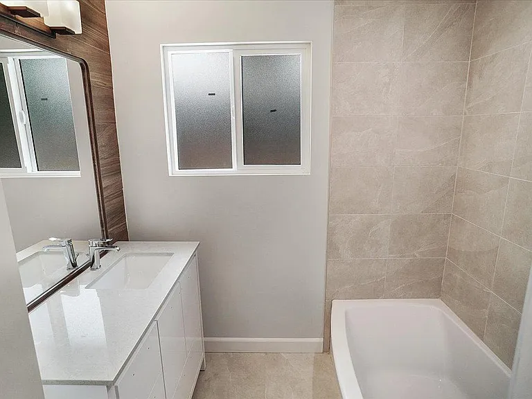 22934 Roscoe Blvd — Photo 9