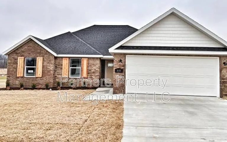1521 N Dawes St — Photo 1