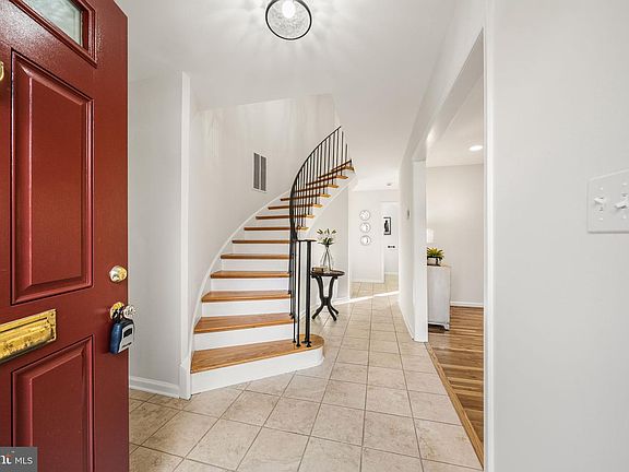 4th image of 8333 Garfield Ct