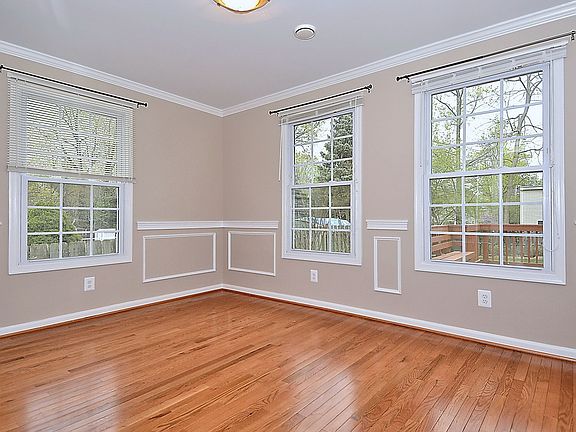 2nd image of 6811 Custis Pkwy