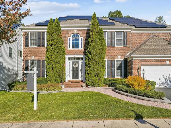 8090 Paper Birch Dr, Lorton, VA 22079